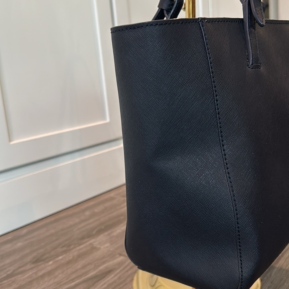 EUC Tory Burch York Buckle Tote Navy Purse Bag Saffiano Leather - Picture 4 of 12